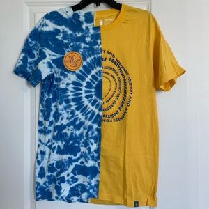 Never worn Dutch Bros shirt 🦋⭐️